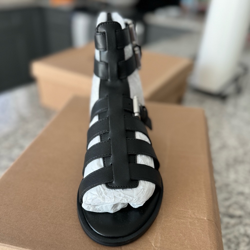 STEVE MADDEN- Black Bruno Sandals